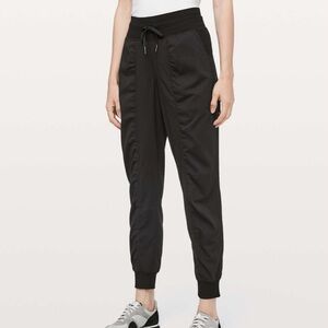 LULULEMON Black Dance Studio Jogger 29” Swift Woven Lightweight Comfy Size 6
